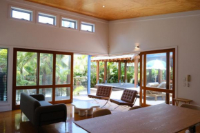 Tropical Villa in Burleigh